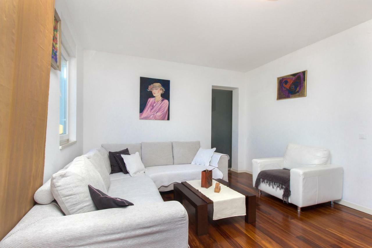 Consuela Apartment โบรดาริตซา ภายนอก รูปภาพ